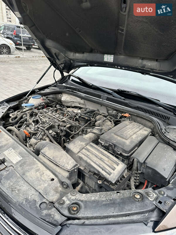 Седан Volkswagen Jetta 2011 в Львове