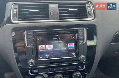 Седан Volkswagen Jetta 2016 в 