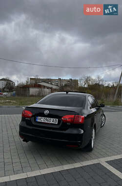 Седан Volkswagen Jetta 2012 в 