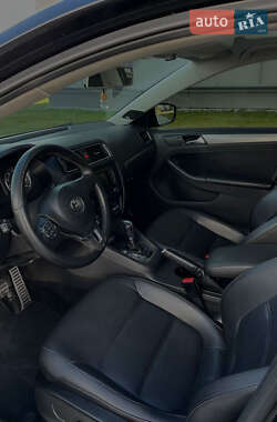 Седан Volkswagen Jetta 2012 в 