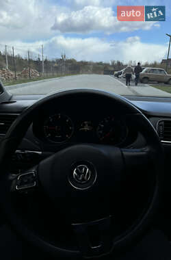 Седан Volkswagen Jetta 2012 в 