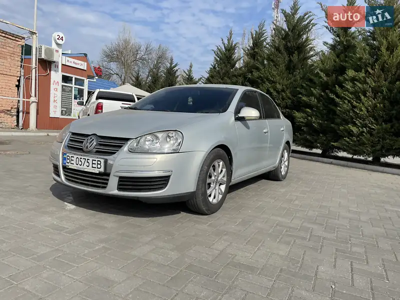 Седан Volkswagen Jetta 2010 в 