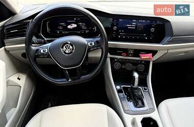 Седан Volkswagen Jetta 2018 в 