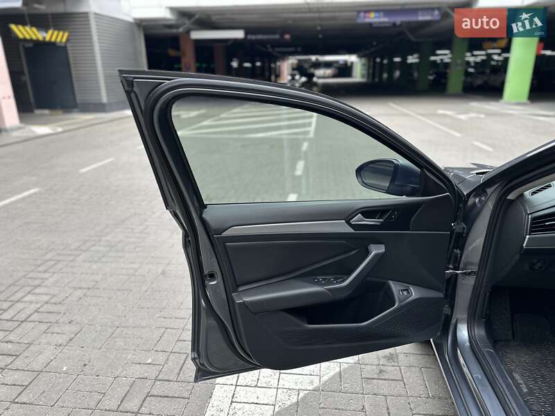 Седан Volkswagen Jetta 2019 в Києві