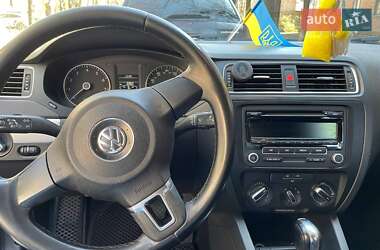 Седан Volkswagen Jetta 2013 в 