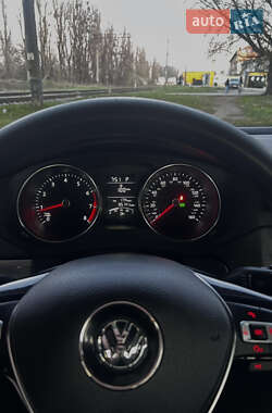 Седан Volkswagen Jetta 2016 в 