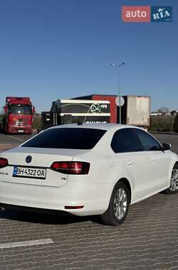 Седан Volkswagen Jetta 2015 в 