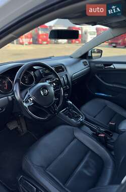 Седан Volkswagen Jetta 2015 в 