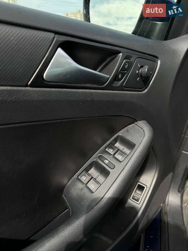 Седан Volkswagen Jetta 2014 в Киеве