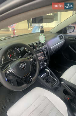 Седан Volkswagen Jetta 2014 в 