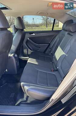 Седан Volkswagen Jetta 2011 в 