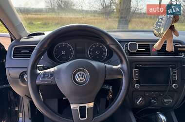 Седан Volkswagen Jetta 2011 в 