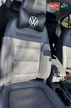 Седан Volkswagen Jetta 2011 в 