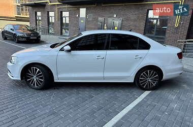 Седан Volkswagen Jetta 2015 в 