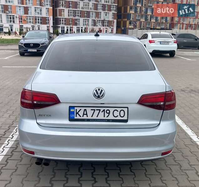 Седан Volkswagen Jetta 2016 в Киеве