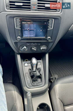 Седан Volkswagen Jetta 2016 в 