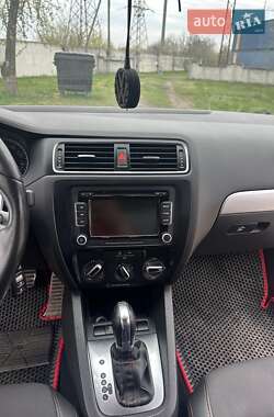 Седан Volkswagen Jetta 2013 в 