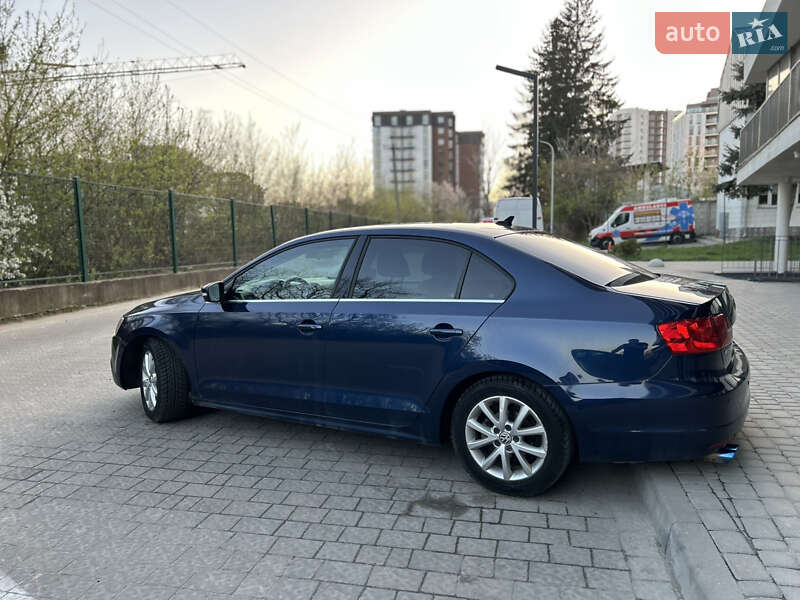 Седан Volkswagen Jetta 2014 в Львове