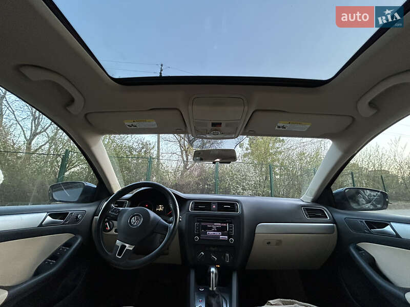 Седан Volkswagen Jetta 2014 в Львове