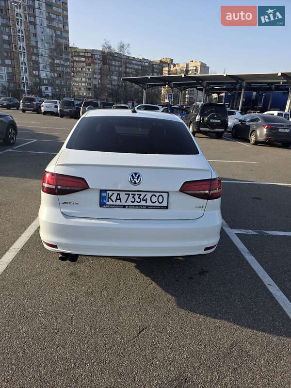 Седан Volkswagen Jetta 2016 в Києві