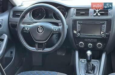 Седан Volkswagen Jetta 2015 в 