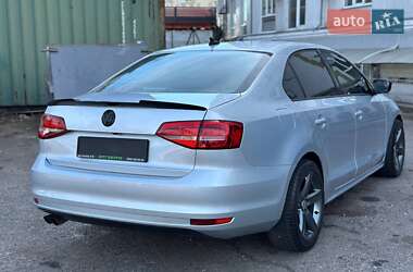 Седан Volkswagen Jetta 2015 в 