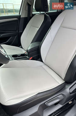 Седан Volkswagen Jetta 2019 в 