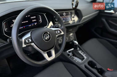 Седан Volkswagen Jetta 2018 в 