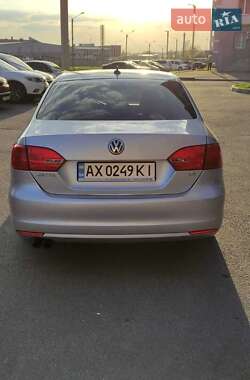 Седан Volkswagen Jetta 2013 в 