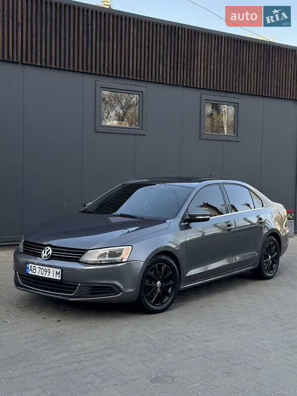 Седан Volkswagen Jetta 2013 в 