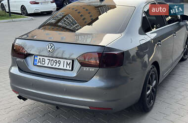 Седан Volkswagen Jetta 2013 в 