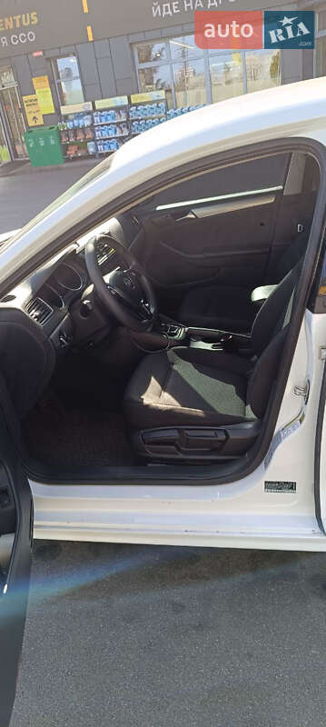 Седан Volkswagen Jetta 2015 в Киеве