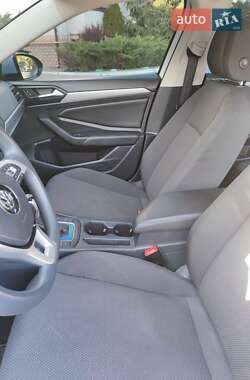 Седан Volkswagen Jetta 2018 в 