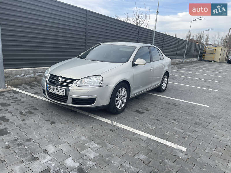 Седан Volkswagen Jetta 2010 в 