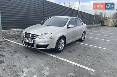 Седан Volkswagen Jetta 2010 в 