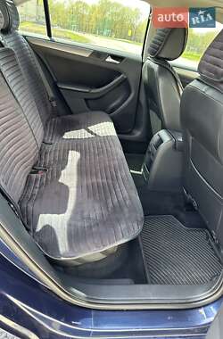 Седан Volkswagen Jetta 2013 в 