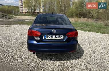 Седан Volkswagen Jetta 2013 в 