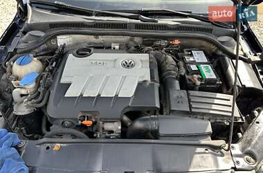Седан Volkswagen Jetta 2013 в 