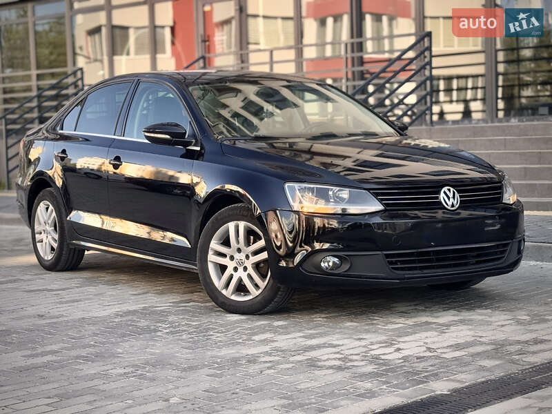 Седан Volkswagen Jetta 2013 в 