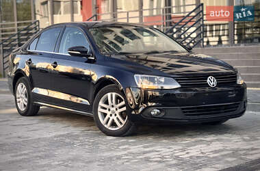 Седан Volkswagen Jetta 2013 в 