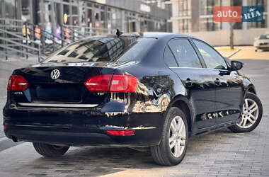Седан Volkswagen Jetta 2013 в 