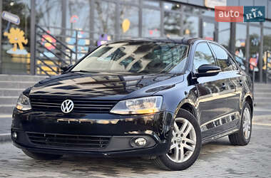 Седан Volkswagen Jetta 2013 в 