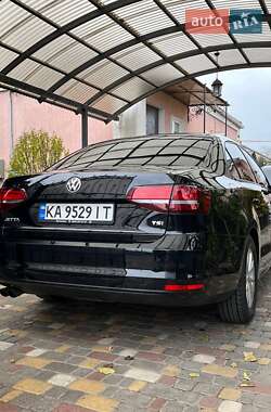 Седан Volkswagen Jetta 2015 в 