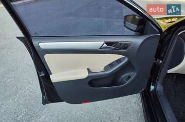 Седан Volkswagen Jetta 2011 в 
