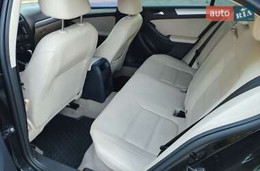 Седан Volkswagen Jetta 2011 в 