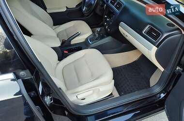 Седан Volkswagen Jetta 2011 в 