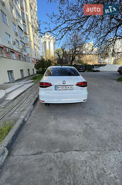 Седан Volkswagen Jetta 2015 в 