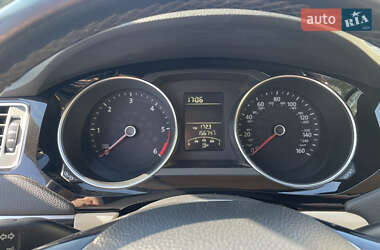 Седан Volkswagen Jetta 2015 в 