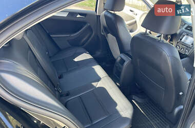 Седан Volkswagen Jetta 2012 в 