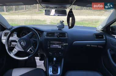 Седан Volkswagen Jetta 2012 в 